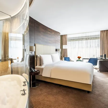 Grand Convention Center Hotel