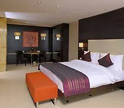 Grand Convention Center מלון 5*