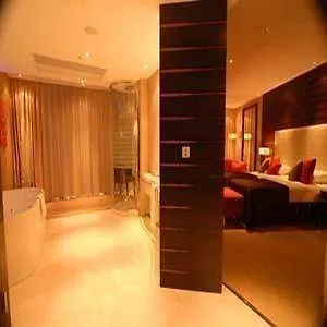 Grand Convention Center 5*