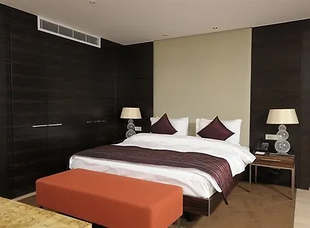 Grand Convention Center מלון 5*