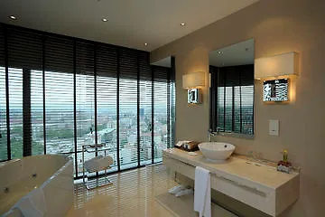 Grand Convention Center מלון 5*